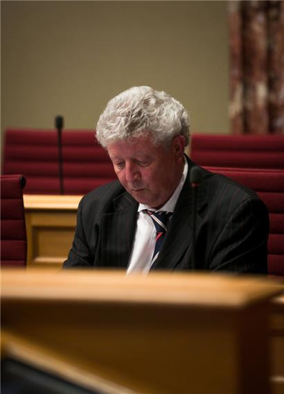 Roy Reding, Jurist und ADR-Abgeordneter, wurde zu zwölf Monaten Haft auf Bewährung verurteilt. Hintergrund ist ein Immobilienverkauf.

