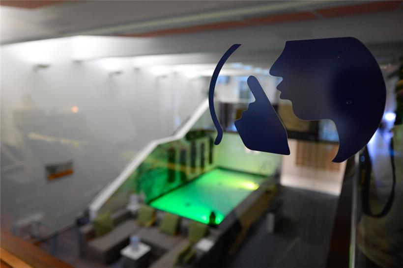 Ruhe bitte: Handys sind zwar im Bar- und Entspannungsbereich erlaubt, jedoch led...