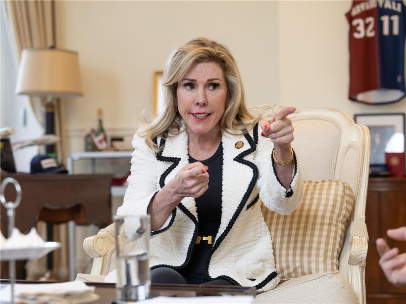 Portrait von Feinberg im Interview nach rund 100 Tagen im Amt, gut vorbereitet trotz starker Kritik