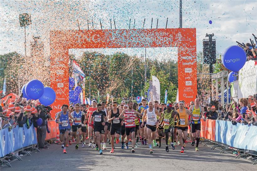 Rund 12.000 Läufer gingen am Samstagabend an den Start der 15. Auflage des ING Night Marathon
