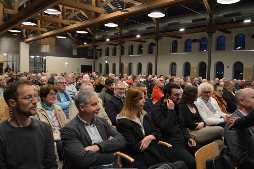 Rund 130 Bürger waren am Montagabend der Einladung der Diekircher Gemeindeführun...