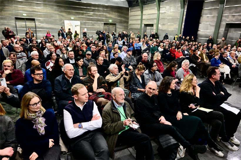 Rund 300 Menschen waren bei der Auftaktveranstaltung am Mittwoch in den Limpertsberger „Tramsschapp“ dabei
