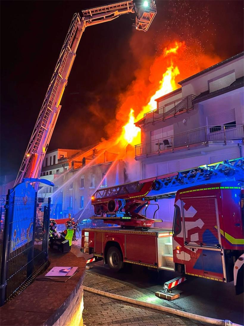 Rund 60 Feuerwehrleute waren in der Nacht auf Dienstag im Einsatz
