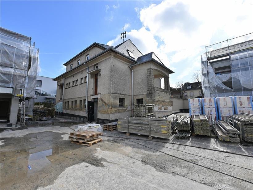 Neues Leben rund um die alte Schule in Peppingen – 22 Wohnungen geplant Luftaufnahme des neuen Stadtviertels rund um die Al Schoul mit modernen Gebäuden und urbaner Infrastruktur