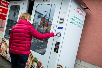 Rund um die Uhr kann man sich an Essensautomaten mit einer schnellen Mahlzeit versorgen – vor allem das schätzen Kunden daran 
