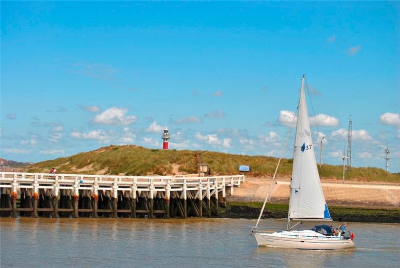 Rund um Nieuwpoort sieht man viele Segelboote
