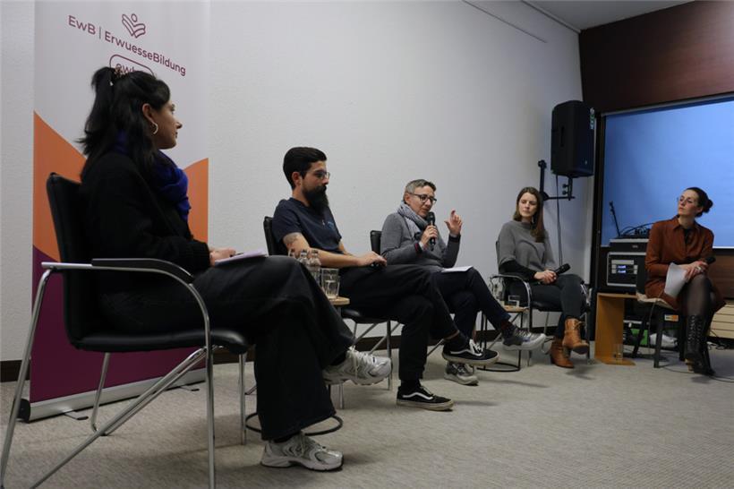 Runder Tisch bei der EwB (v.l.): Esin Göksoy, Alex Carneiro, Karin Weyer, Charlotte Pull und Moderatorin Nora Schleich
