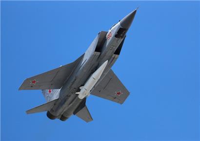 Russische Jets über dem estnischen Luftraum: ein Mikoyan MiG-31, Abfangjäger der russischen Luftwaffe, hier anlässlich einer Militärparade
