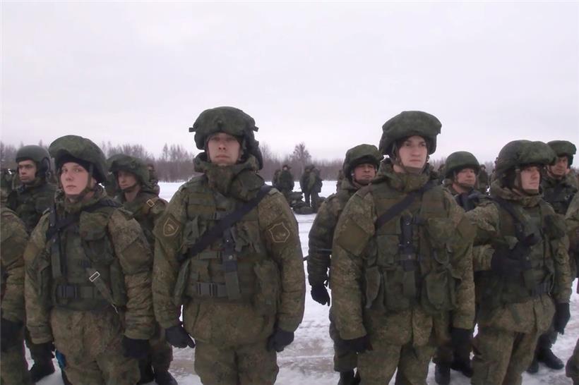 Russische Luftlandetruppen sollen in den Straßen kasachischer Städte als „Friedenstruppen“ gegen Demonstranten eingesetzt werden

