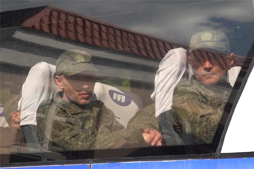 Russische Soldaten nach ihrer Rückkehr aus der Kriegsgefangenschaft
