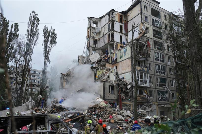 Russlands täglicher Terror gegen die Zivilbevölkerung: Ein zerstörtes Wohnhaus in Kiew nach einem russischen Angriff am Donnerstag
