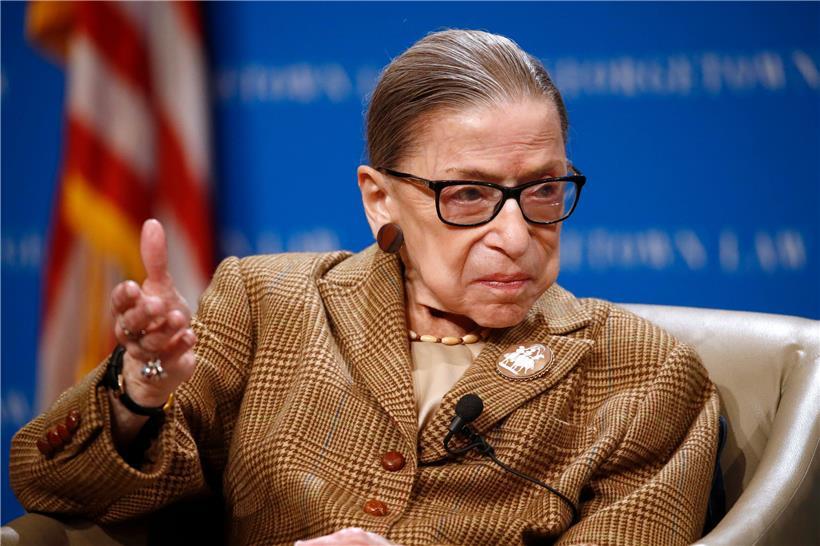 Ruth Bader Ginsburg, Richterin am Obersten Gericht der USA, während einer Diskussion zum 100. Jahrestag der Ratifizierung des 19. Zusatzartikels im Law Center der Georgetown University. Die amerikanische Justiz-Ikone ist nun im Alter von 87 Jahren gestorben.

