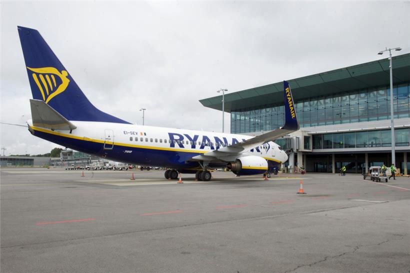 Ryanair-Maschine am Findel: total digital

