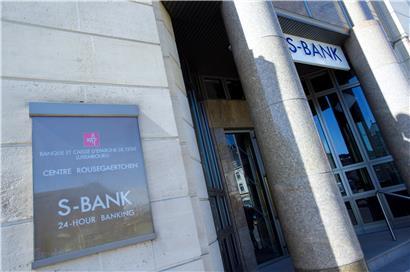 S-Bank und S-Net statt des persönlichen Kontakts mit den Bankangestellten: auch Folgen der Privatisierung    
