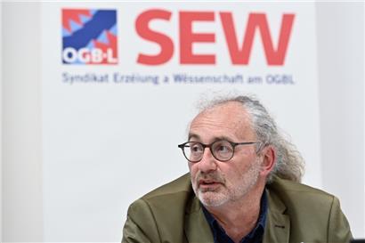 SEW/OGBL-Präsident Patrick Arendt sagt, dass viele der nun eingestellten Aushilfslehrer noch nie in einer Klasse unterrichtet haben

