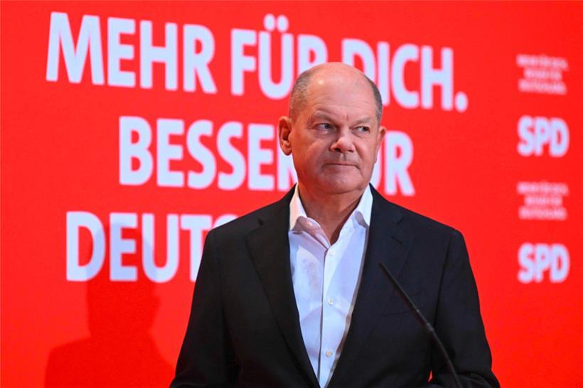 SPD-Kanzler Olaf Scholz liegt in Umfragen mittlerweile hinter AfD-Chefin Alice Weidel
