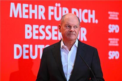 SPD-Kanzler Olaf Scholz liegt in Umfragen mittlerweile hinter AfD-Chefin Alice Weidel
