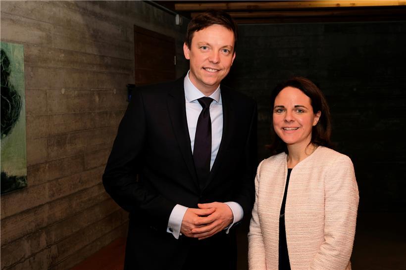 Saarländischer Ministerpräsident Tobias Hans mit Luxemburger Familienministerin Corinne Cahen während einem Gipfeltreffen der Führungskräfte der Großregion im Jahr 2019
