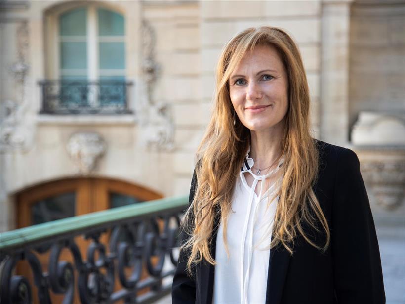 Porträt von Sabine Dörry, Expertin für Kommunikation und Coaching in professionellem Umfeld