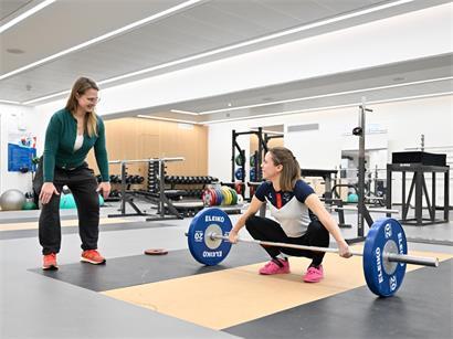 Sabine Kusterer (l.) und Mara Strzykala sind ein eingespieltes Team