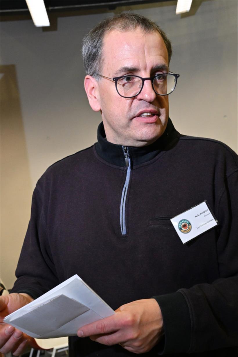 Sacha Pauquet ist Lehrer im LTC und hilft den Schülern bei allen Schritten, die für den Erfolg ihres Unternehmens nötig sind
