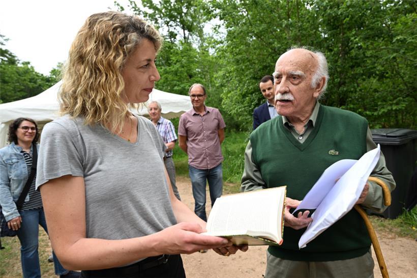 Sachbuchautor Jos Helbach im Gespräch mit der neuen Umweltministerin Joëlle Welfring
