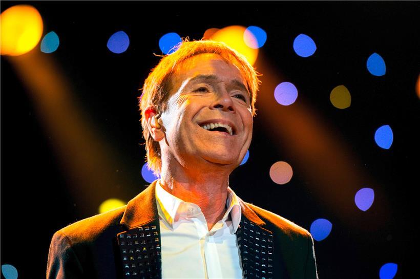 Sänger Cliff Richard im Mai 2014 auf der Bühne in Amsterdam
