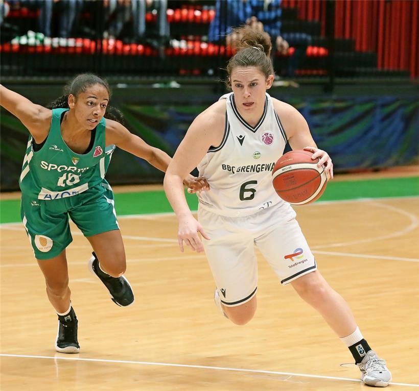 Sam Logic (in Weiß) möchte auf die zweite Halbzeit gegen La Seu aufbauen
