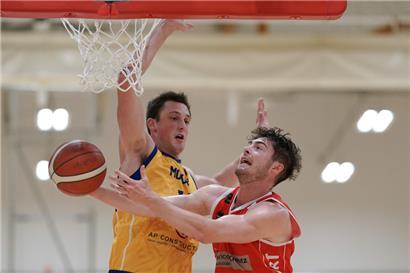 Sam Streef (r.) konnte nach vier Jahren vor dieser Saison endlich wieder eine komplette Vorbereitung mit den Musel Pikes bestreiten
