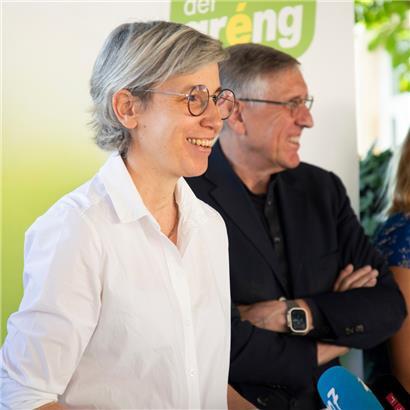 Sam Tanson zog Bilanz und würdigte den scheidenden Abgeordneten François Bausch (r.)
