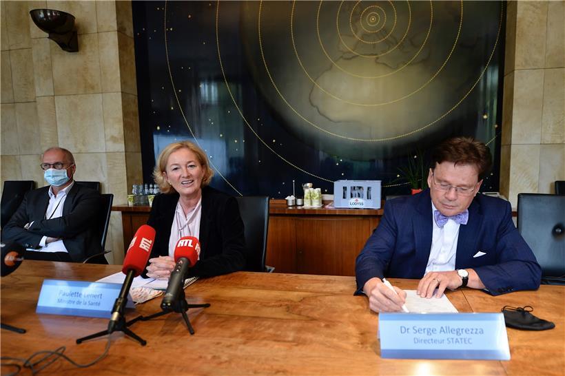„Santé“-Direktor Jean-Claude Schmit, Gesundheitsministerin Paulette Lenert und Statec-Direktor Serge Allegrezza
