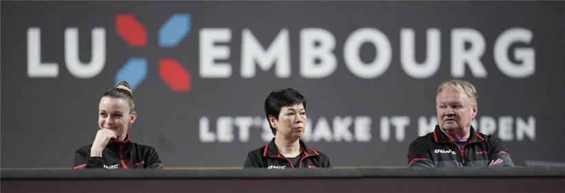 Sarah De Nutte, Ni Xia Lian und Trainer Tommy Danielsson 
