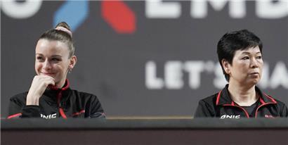 Sarah De Nutte, Ni Xia Lian und Trainer Tommy Danielsson (von links nach rechts) starten bei der Team-EM in Malmö. Tessy Gonderinger vervollständigt das Team
