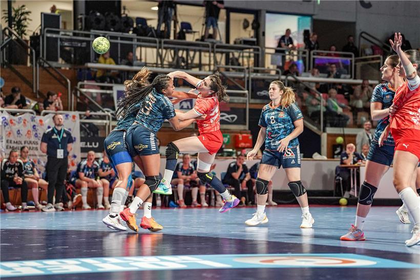 Sarah Kupke erzielt zehn Tore bei spannendem Fußballspiel, beeindruckende Leistung und Torjägerin des Teams
