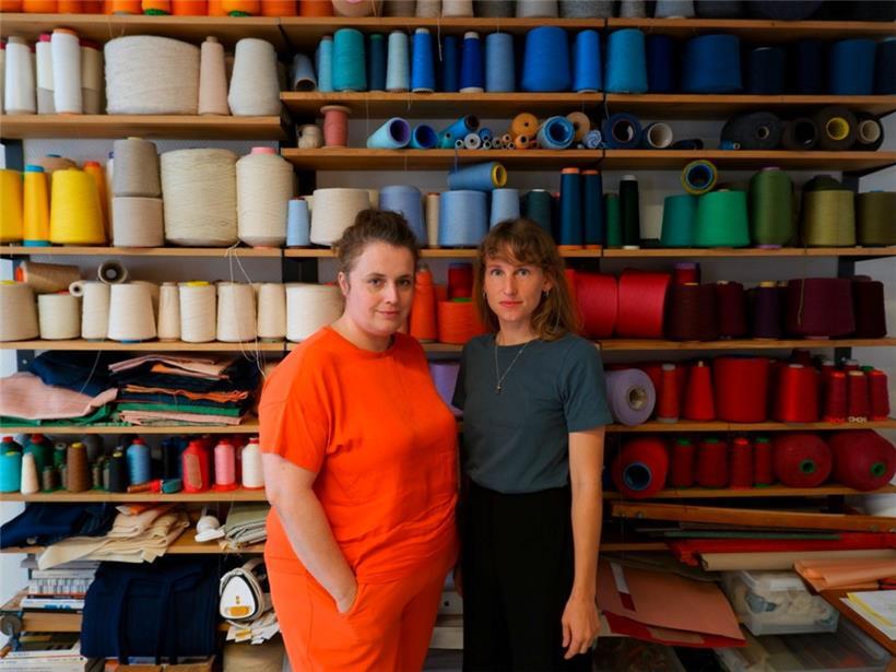 Sarah Meyers et Laura Fügmann dans leur atelier
