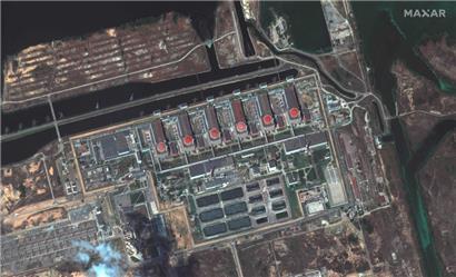 Satellitenbild des AKW Saporischschja: Was unten passiert, bleibt unklar
