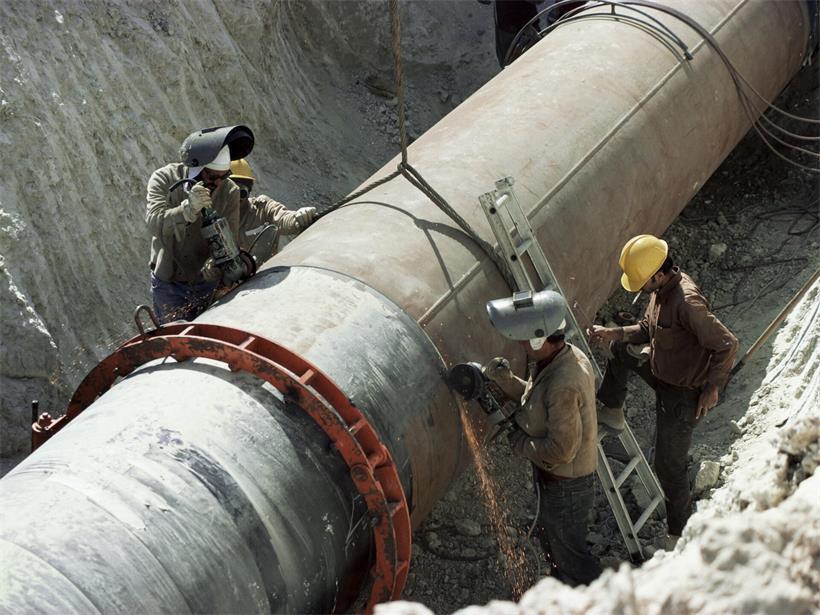 Saudi-Arabien verlegt gerade mit Hochdruck neue Pipelines, um sich für die Zukunft abzusichern
