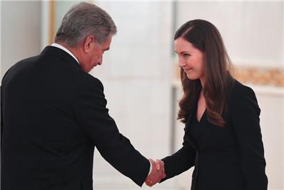 Sauli Niinistö, Präsident von Finnland, und Sanna Marin, Ministerpräsidentin von Finnland
