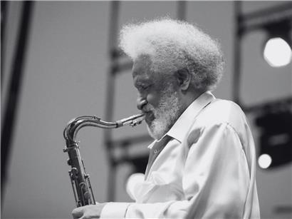 Porträt von Jazz-Saxophonist Sonny Rollins, bekannt als „Saxophone Colossus“ seit seinem Album 1956