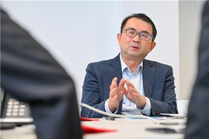 Schätzt gutes Essen und die Fähigkeiten luxemburgischer Diplomaten: Hua Ning, Botschafter der Volksrepublik China in Luxemburg
