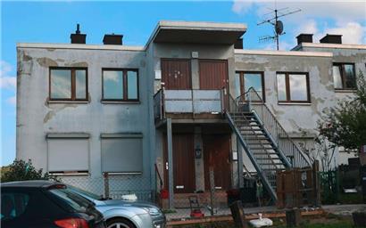 Schauplatz einer gewaltigen Auseinandersetzung: das Haus Dr.-Piro-Straße 22 in Trier-Feyen. Hier stürzte die 57-Jährige sei die Treppe hinunter und blieb schwer verletzt liegen geblieben
