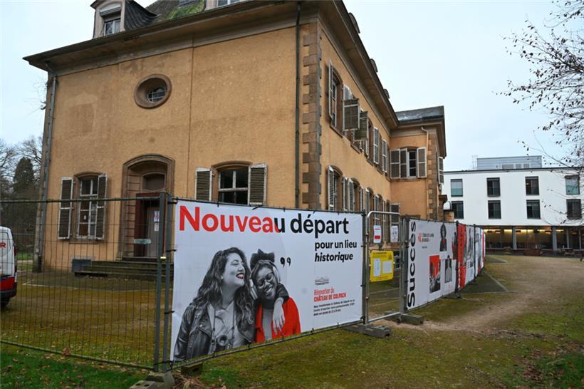 Schautafeln am Schutzzaun geben Aufschluss über die Zukunft des Schlosses