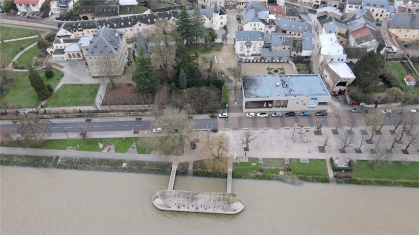 Schengen: Schloss (oben links), Europamuseum (unten rechts) und historisches Per...