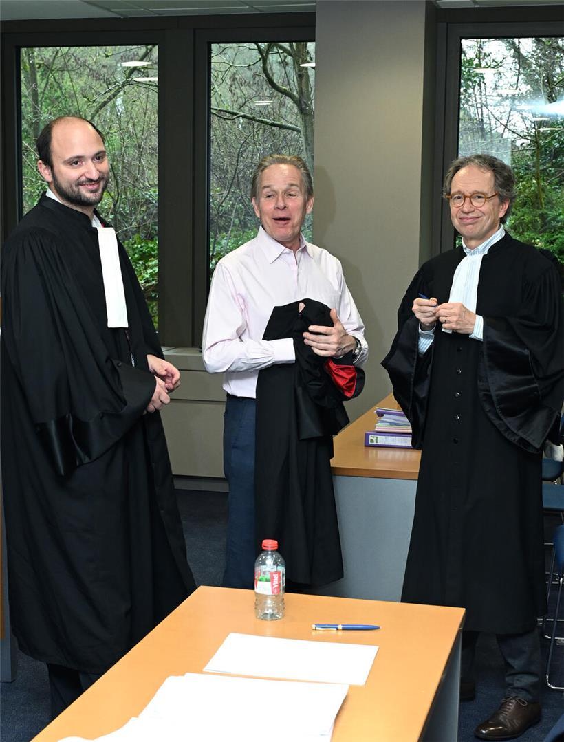 Gerichtssaal mit Anwälten Alexej Nickels, Francois Prum und Regierungsvertreter Patrick Kinsch bei Verhandlung in Luxemburg