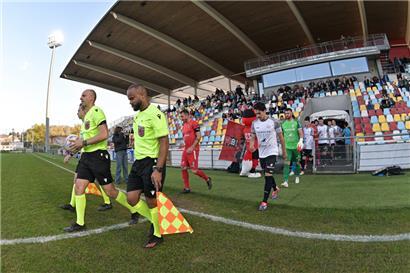 Schiedsrichter Gilles Becker leitete die Partie in Differdingen, bei der es bis auf einen strittigen Abseitspfiff absolut keine Aufreger gab
