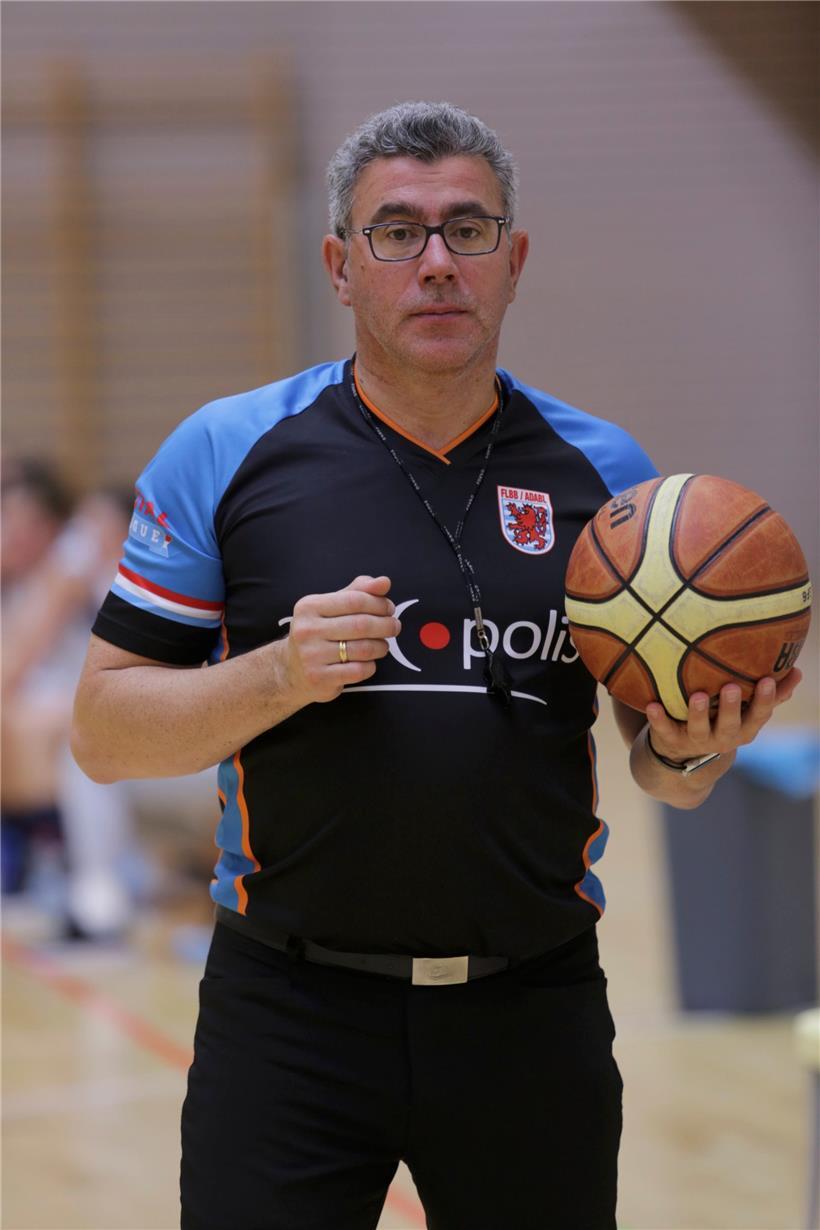 Schiedsrichter Manuel Fonseca stand vor seiner Erkrankung wöchentlich mehrmals auf den Basketballparketts des Landes
