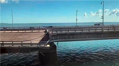Schieflage: Die Brücke vom russischen Festland zur von Moskau annektierten Krim ist wieder reparaturbedürftig
