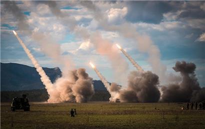 Schießübungen mit Himars-Systemen während der internationalen Militärübung „Talisman Sabre“ in Australien
