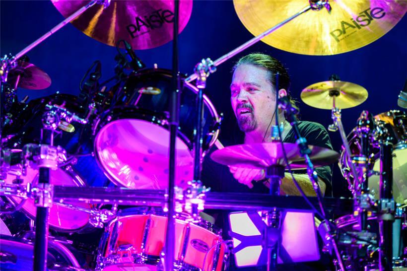 Schlagzeuger Shannon Forrest ist seit zehn Jahren Teil der Tourband