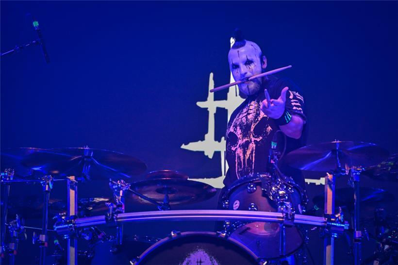 Schlagzeuger Richard Meiz begrüßte die Fans mit einer kleinen Showeinlage
